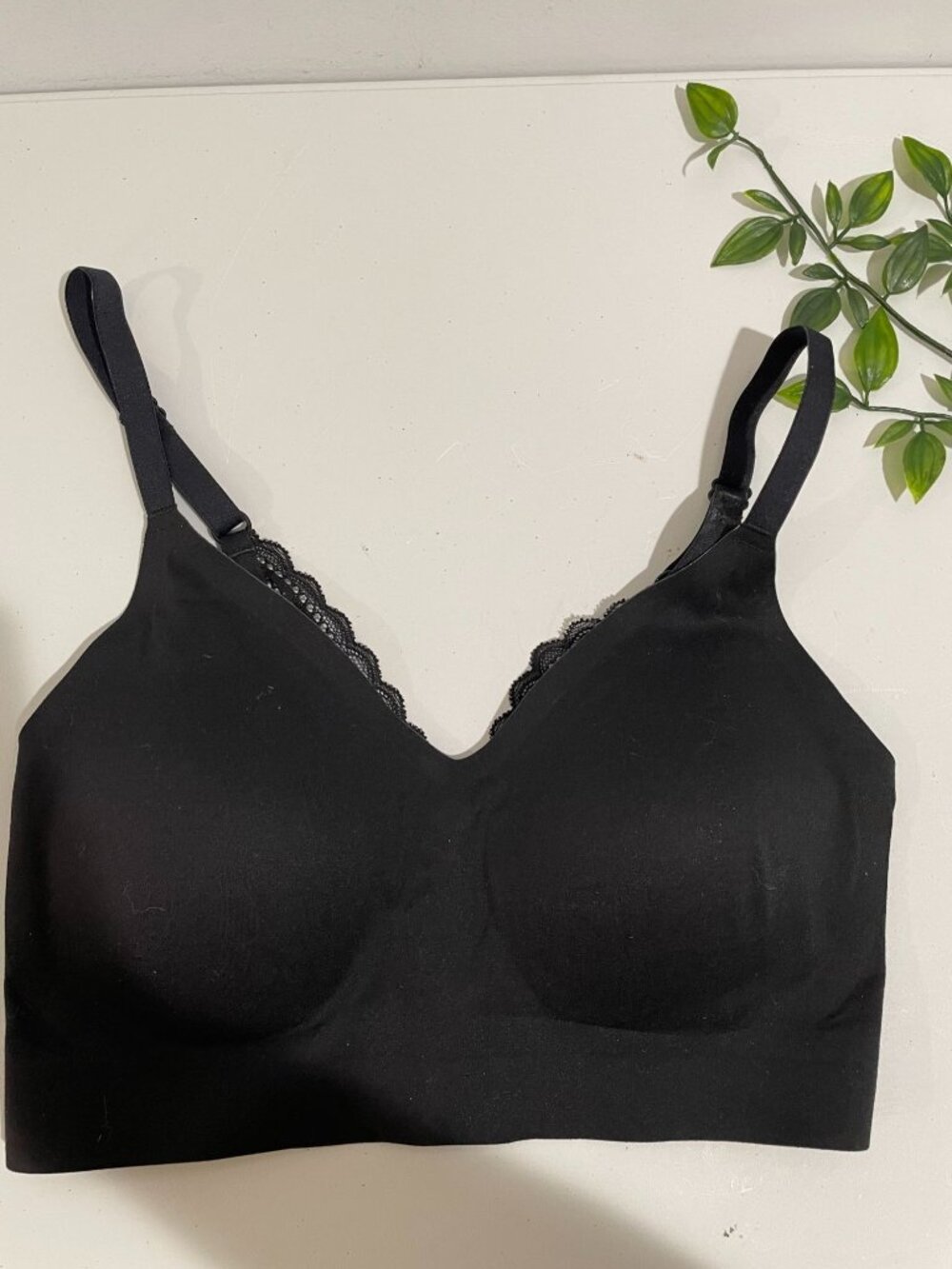 Maurice Black Lace Trim Seamless Padded Bralette Adjustable Straps Small Size